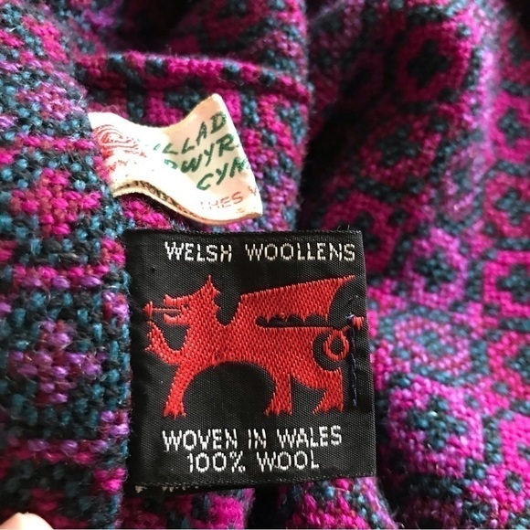 Vintage cape/ poncho. Women’s one size.  Woven in vibrant blues, purples, pinks. - Picture 8 of 9